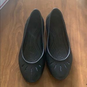 CROCS NWOT flats size 6